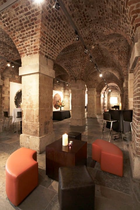 cafe in the crypt2
