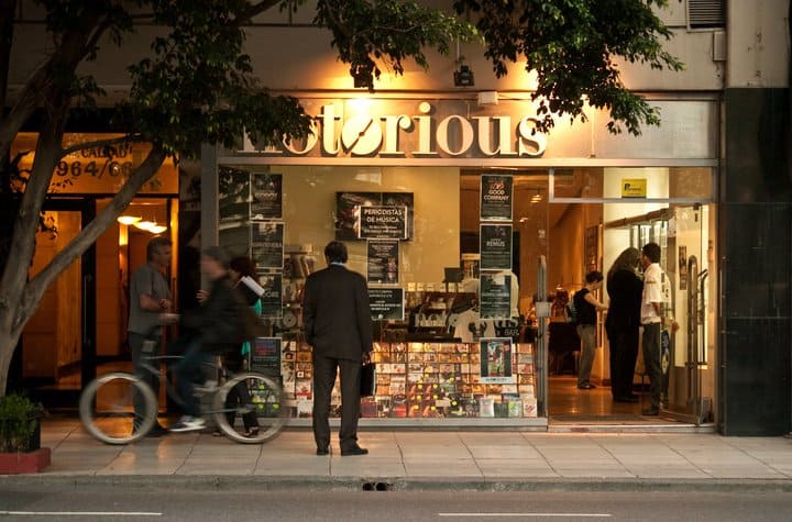 Loja de discos esconde bar de jazz em Buenos Aires