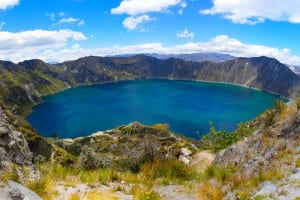 Cratera do vulcão Quilotoa forma um incrível lago no Equador