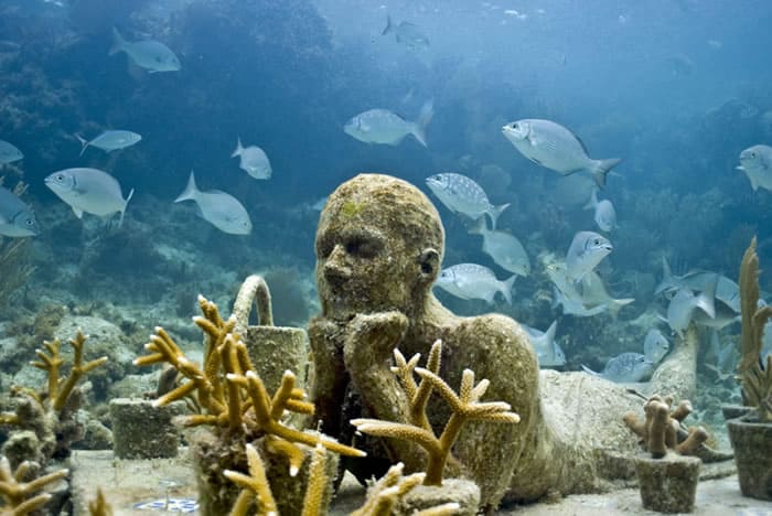 Cancún esconde esculturas impressionantes em um museu submerso