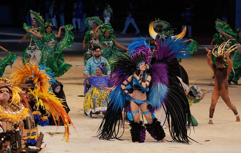 Parintins: capital mundial do Folclore sedia Carnaval fora de época