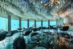 Conheça o incrível restaurante debaixo d’água na Maldivas