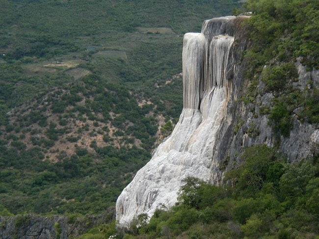 Conheça as cascatas petrificadas que são quase esculturas naturais no México