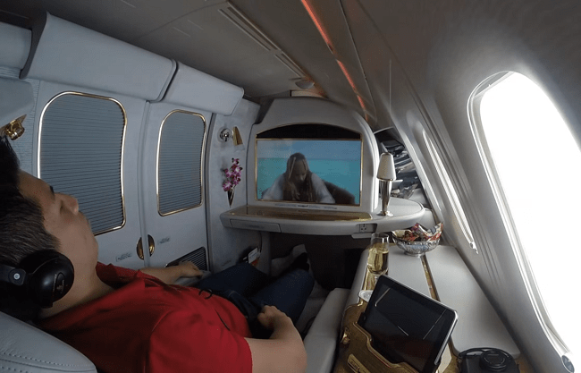 Como é viajar de primeira classe nas principais cias aéreas do mundo