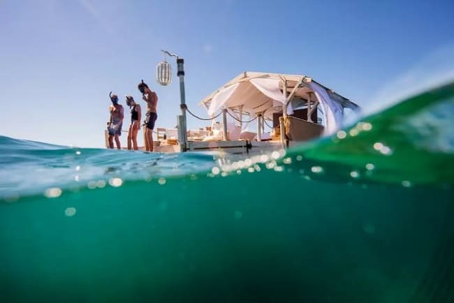 Airbnb oferece noite em meio a Grande Barreira de Corais da Austrália