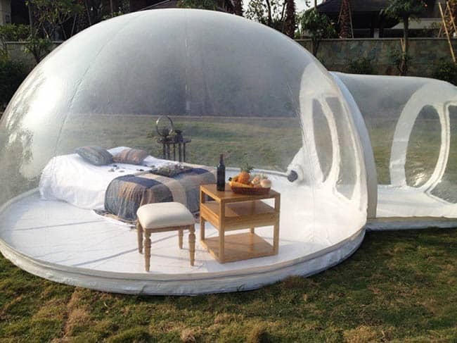 Já imaginou dormir em uma bolha no meio da neve ou da floresta?