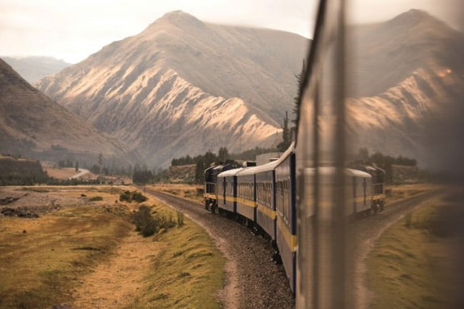 Primeiro trem de luxo da América do Sul passa por belas paisagens dos Andes Peruanos