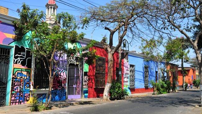 Bairro Barranco é reduto colorido e boêmio em Lima