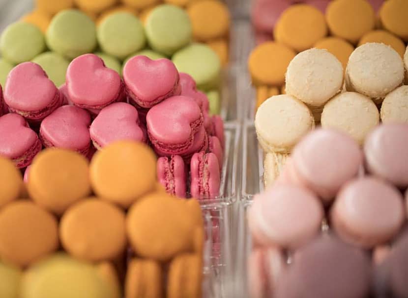 Confira onde encontrar Macaron em Paris e prove a verdadeira textura do doce