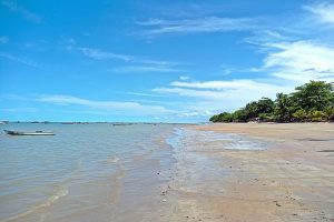 Conheça Cumuruxatiba, a primeira praia descoberta por Pedro Álvares Cabral na Bahia