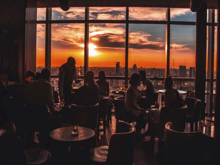 Crystal Bar oferece drinks e uma bela vista panorâmica de Buenos Aires