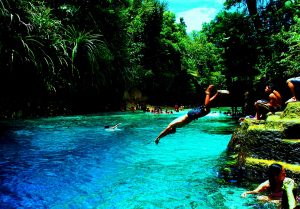 Rio Encantado nas Filipinas: o nome perfeito para esse espetáculo da natureza