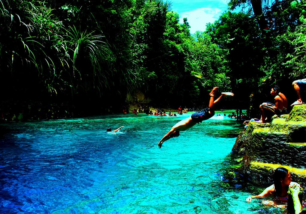 Rio Encantado nas Filipinas: o nome perfeito para esse espetáculo da natureza