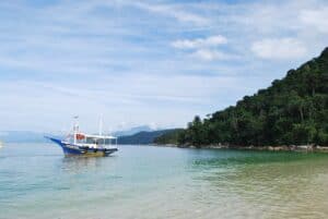 As 12 melhores praias de Angra dos Reis que você precisa conhecer