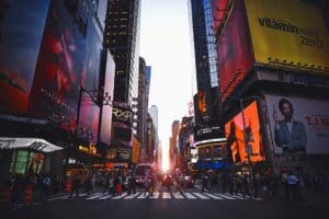 Manhattanhenge: o pôr do sol em Nova York virou uma febre na internet