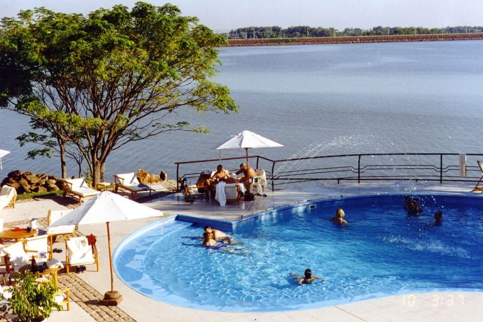 Que tal relaxar nas águas termais no Uruguai?