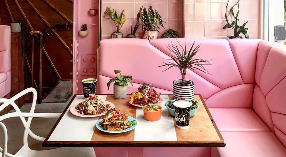 Com visual pink e boa comida, restaurante vegano em Londres faz sucesso no Instagram