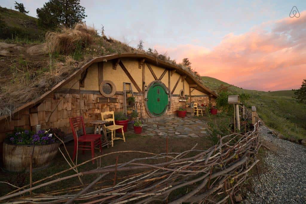 Que tal alugar uma casa de hobbit na sua próxima viagem?