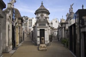 Vale a pena visitar o Cemitério da Recoleta? Saiba mais sobre essa atração de Buenos Aires