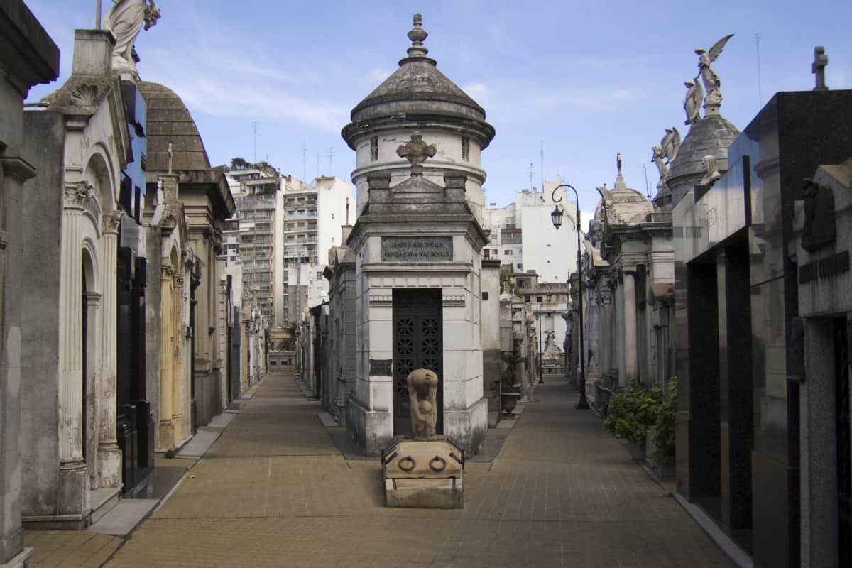 Vale a pena visitar o Cemitério da Recoleta? Saiba mais sobre essa atração de Buenos Aires