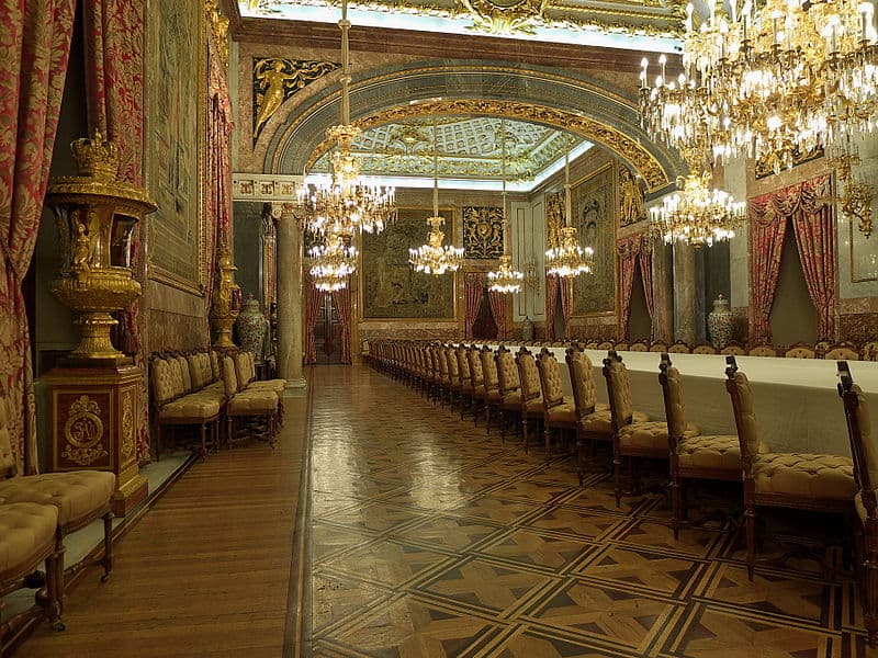 Sala de Refeições de Gala do Palácio Real. Foto CC BY 3.0 Jose Luis Filpo Cabana