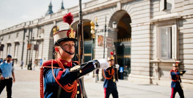 Troca da Guarda no Palácio Real de Madrid. Foto: Divulgação