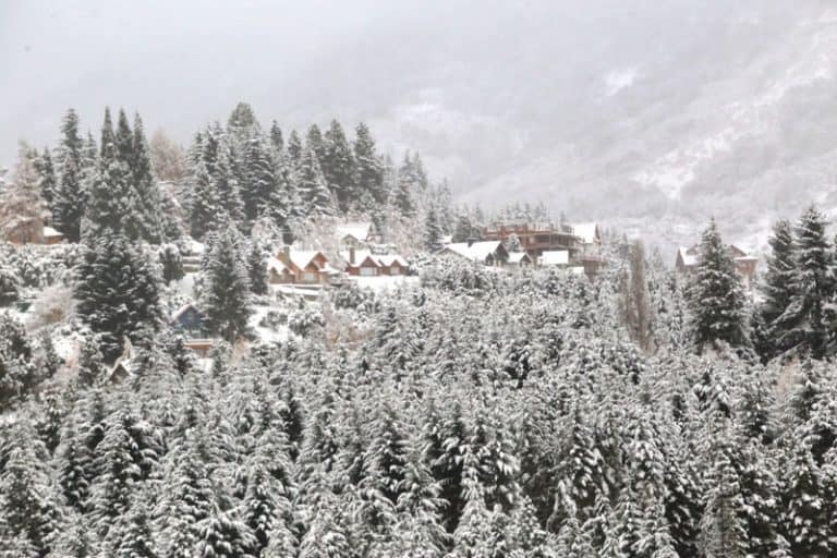 Bariloche já está toda pintada de branco com a primeira queda de neve de 2019