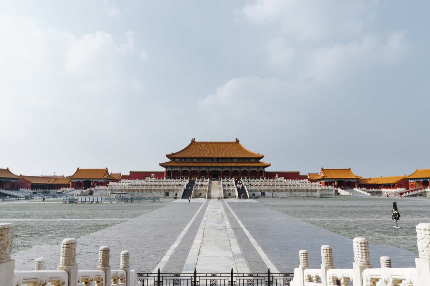 Pagoda com telhados marrons em Pequim.