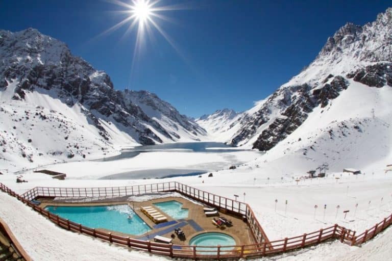 Estação de Esqui Portillo no Chile é charmosa e perfeita para aprender a esquiar