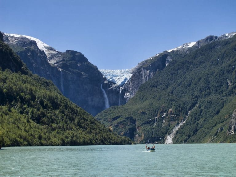 Parque Nacional Queulat e sua impressionante geleira suspensa no Chile