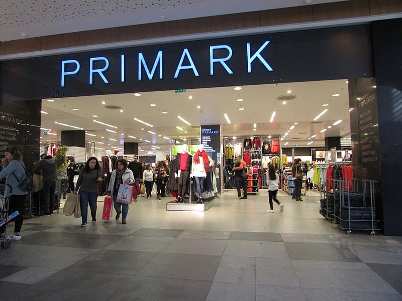 Quem AMA comprar roupas boas e baratas quando viaja precisa conhecer a Primark