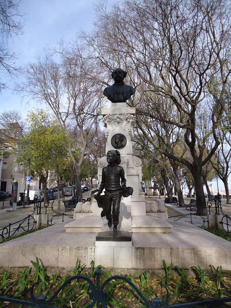 Diversas estátuas estão espalhadas pelos jardins. Foto CC BY-SA 3.0 Carlos Luis M C da Cruz