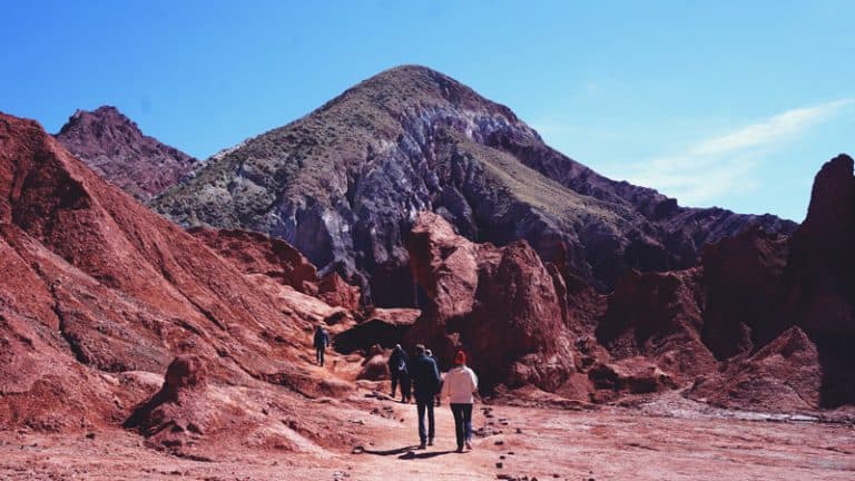 Valle del Arcoiris, um passeio colorido no Deserto do Atacama!