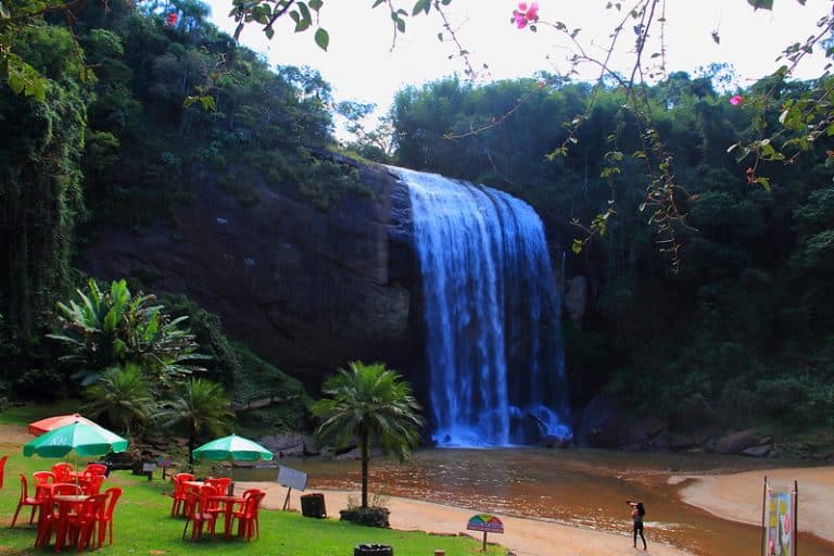 Cachoeira Grande em Lagoinha é um dos lugares mais lindos de São Paulo