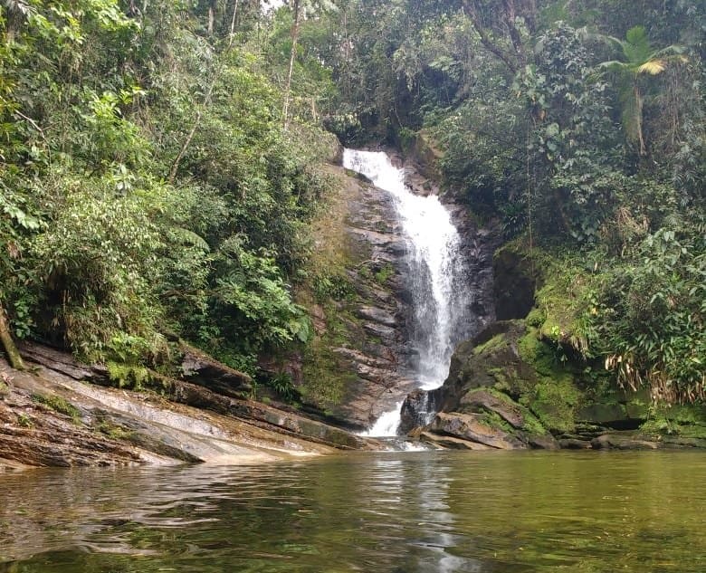 Lave a alma na Cachoeira Ipiranguinha, pertinho do centro de Ubatuba