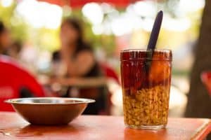 Mote con huesillo, a bebida chilena que ou você ama ou odeia 😂