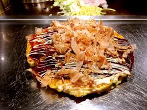 Do mundo à mesa: faça o Okonomiyaki, uma “panqueca” japonesa deliciosa