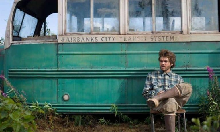 Famoso “Magic Bus” retratado no livro e filme “Na natureza selvagem” é retirado do seu local por segurança