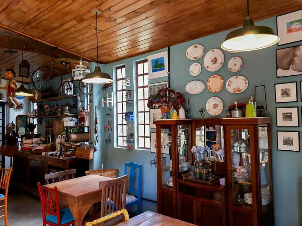 Cafeteria em Cunha é imersa em antiguidades e muito charme