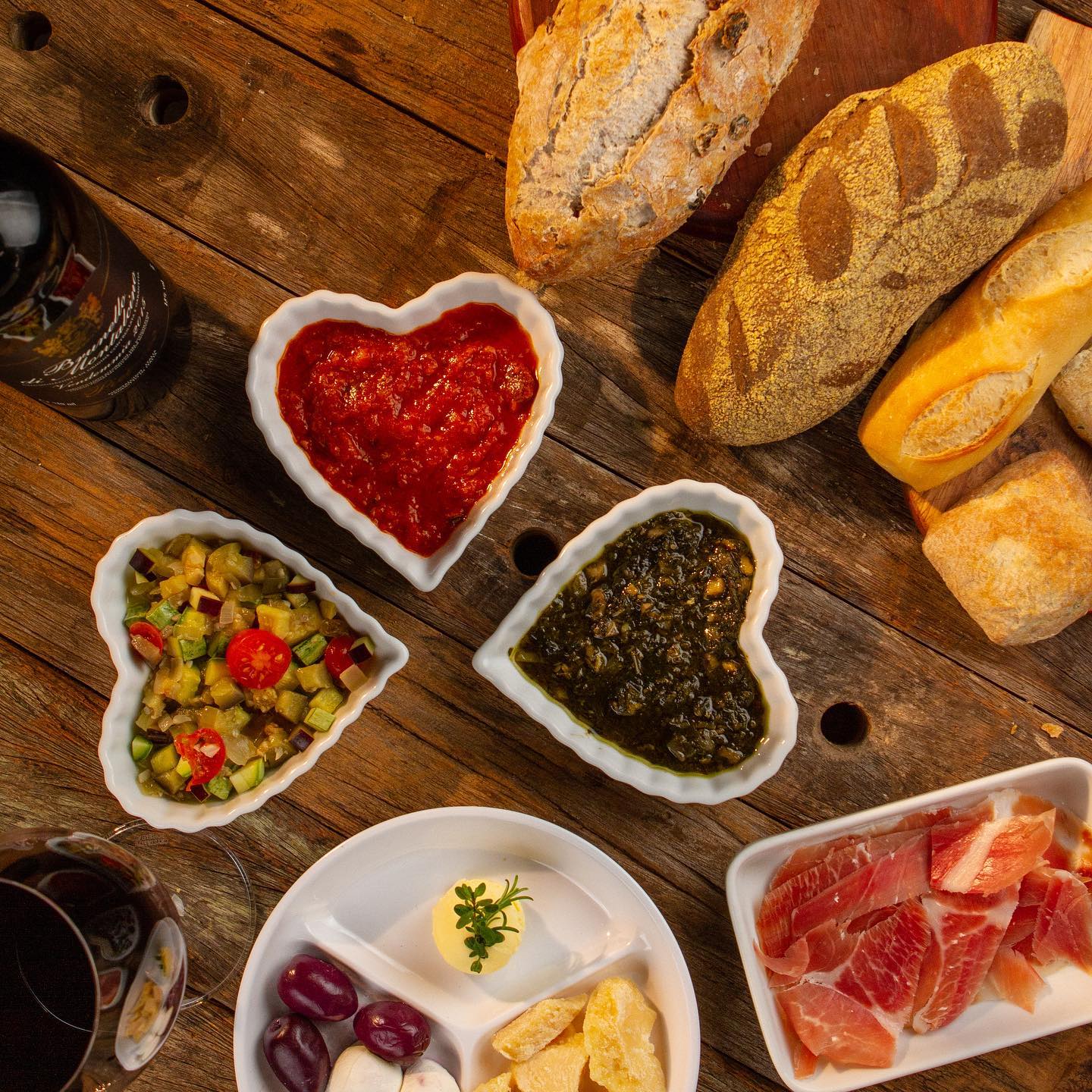 Esse restaurante em Campos do Jordão é ideal para um jantar a dois