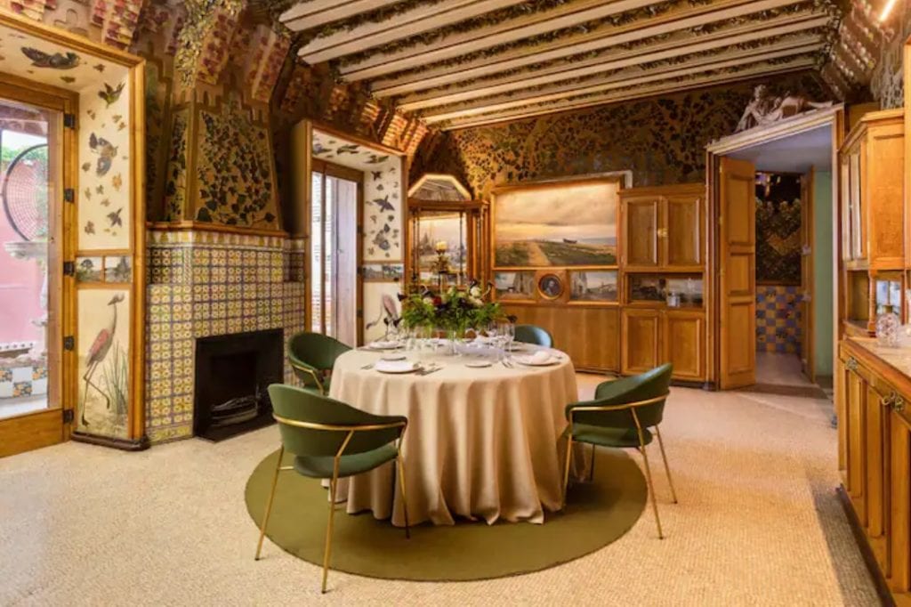 Sala de jantar da Casa Vicens, na Espanha. 