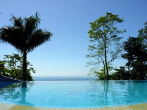 Pousada com vista para o mar em Ubatuba é opção certeira para descanso