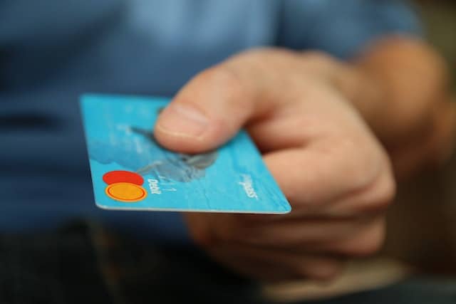 Imposto para utilizar o cartão de crédito no exterior caiu!