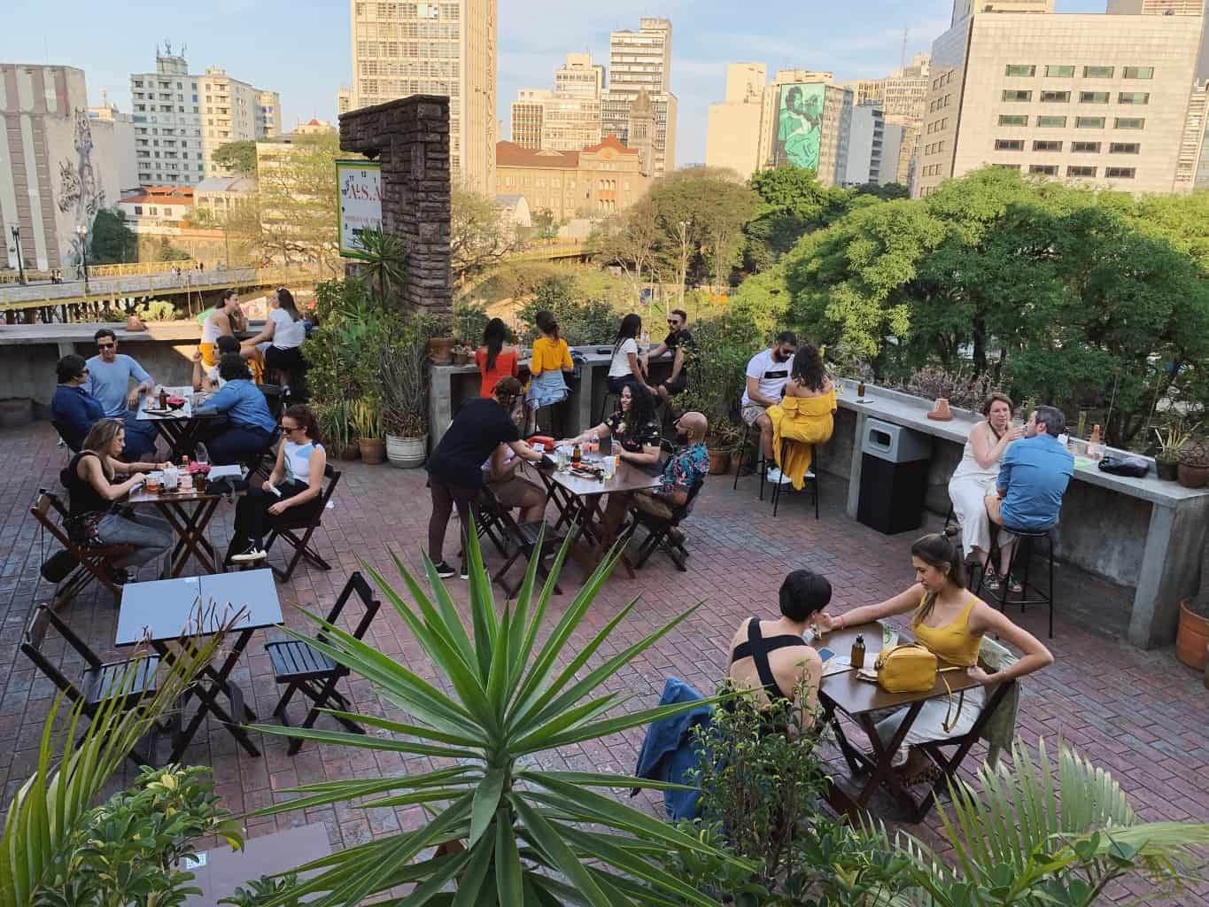 A Balsa em SP: bar oferece uma vista incrível do centro da cidade além de ótimas comidas e bebidas