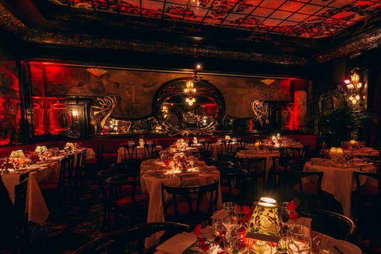 Quanto custa comer em um dos restaurantes mais famosos e chiques do mundo, o Maxim´s em Paris