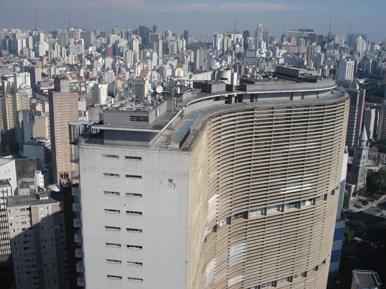 Edifício Copan: conheça o prédio de Niemeyer no centro de SP e o que fazer por lá