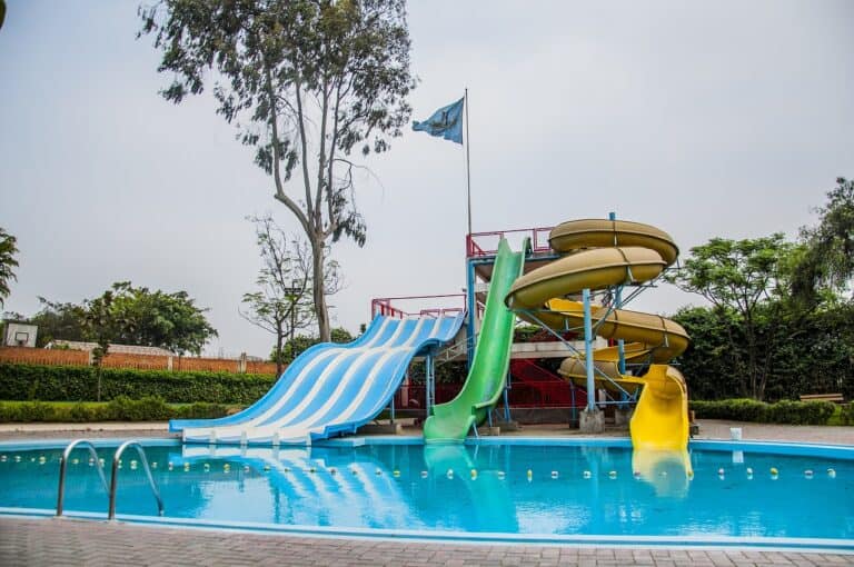 Parque aquático em Curitiba: diversão perto da capital paranaense