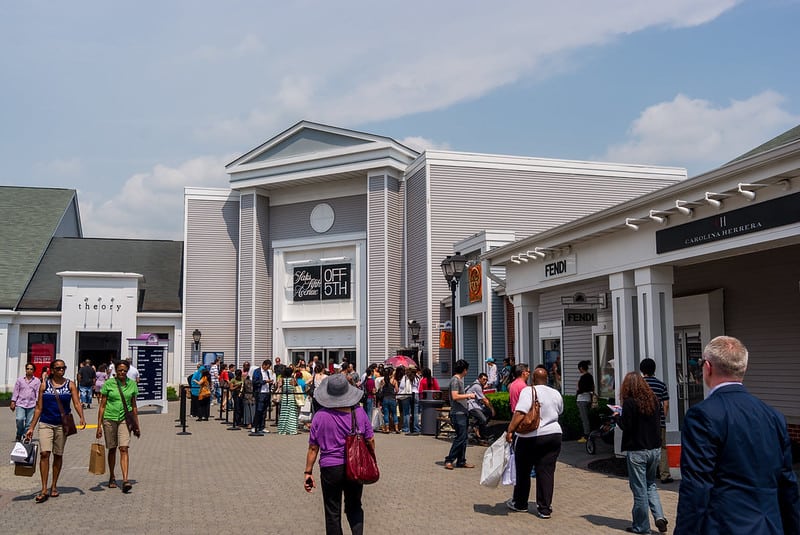 Compras no OUTLET JERSEY GARDENS próximo de Nova York 