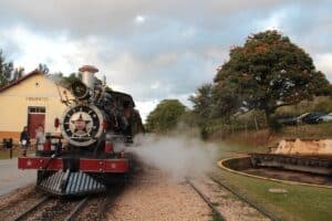 Maria Fumaça de São João del-Rei a Tiradentes – o trecho ferroviário mais antigo do Brasil