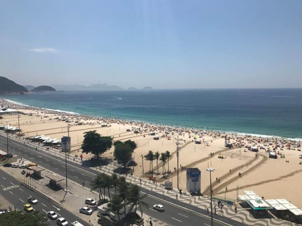 hotel em Copacabana de frente para o mar